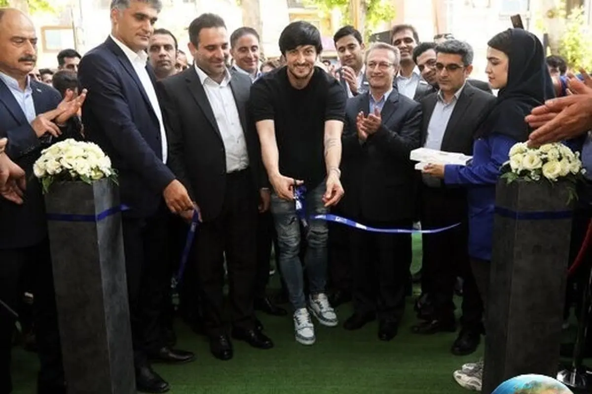 سردار آزمون در گنبد با حضور خانواده و همشهریانش، افتتاح همزمان صرافی، موبایلفروشی و دفتر هواپیمایی + تصاویر