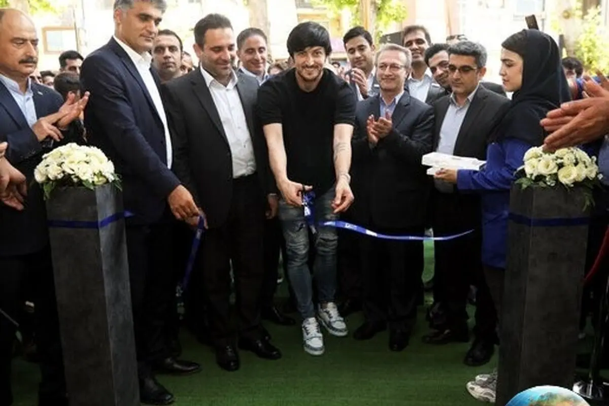 سردار آزمون در گنبد با حضور خانواده و همشهریانش، افتتاح همزمان صرافی، موبایل‌فروشی و دفتر هواپیمایی + تصاویر