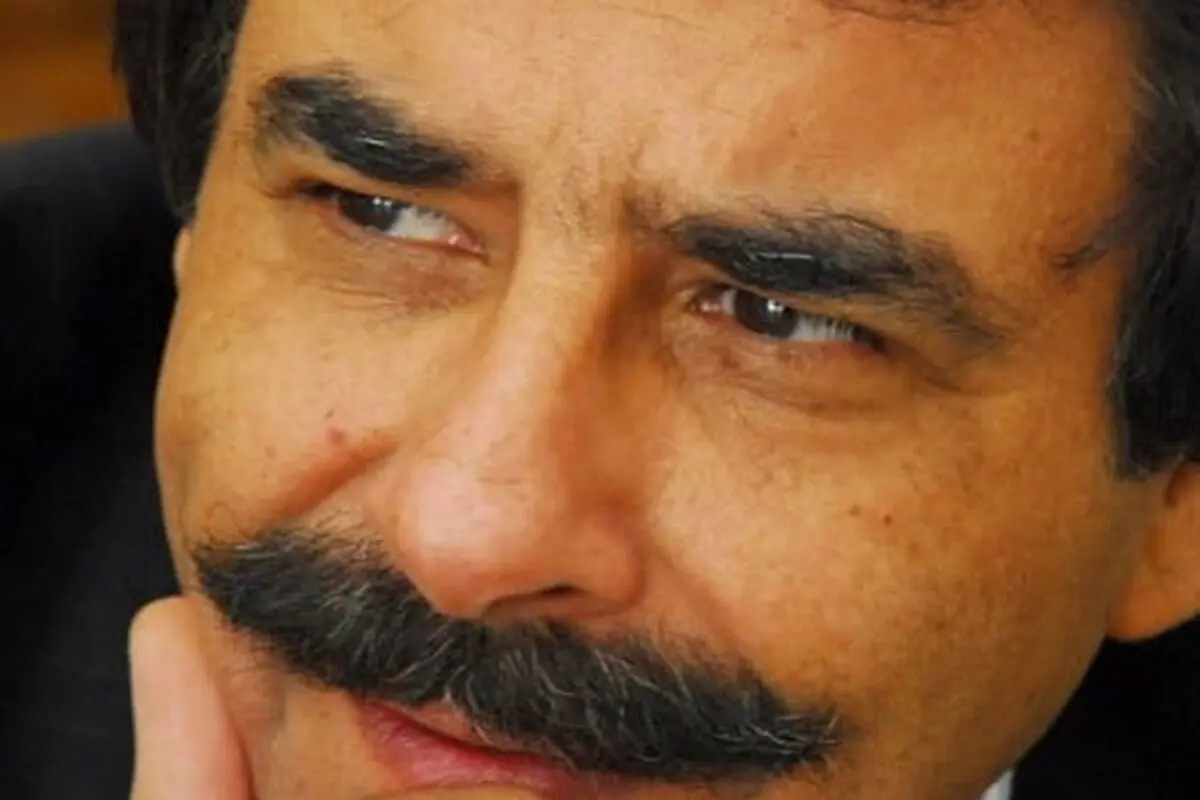 بداهه خوانی علیرضا افتخاری در برنامه سرزمین شعر