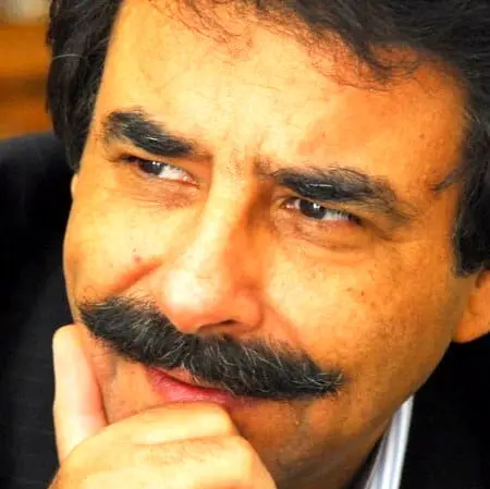 بداهه خوانی علیرضا افتخاری در برنامه سرزمین شعر