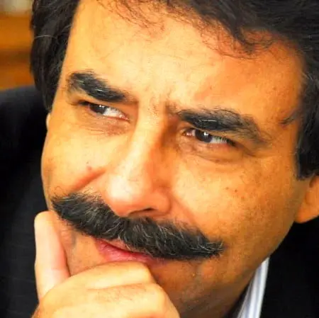 بداهه خوانی علیرضا افتخاری در برنامه سرزمین شعر