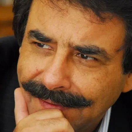 بداهه خوانی علیرضا افتخاری در برنامه سرزمین شعر