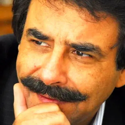 بداهه خوانی علیرضا افتخاری در برنامه سرزمین شعر