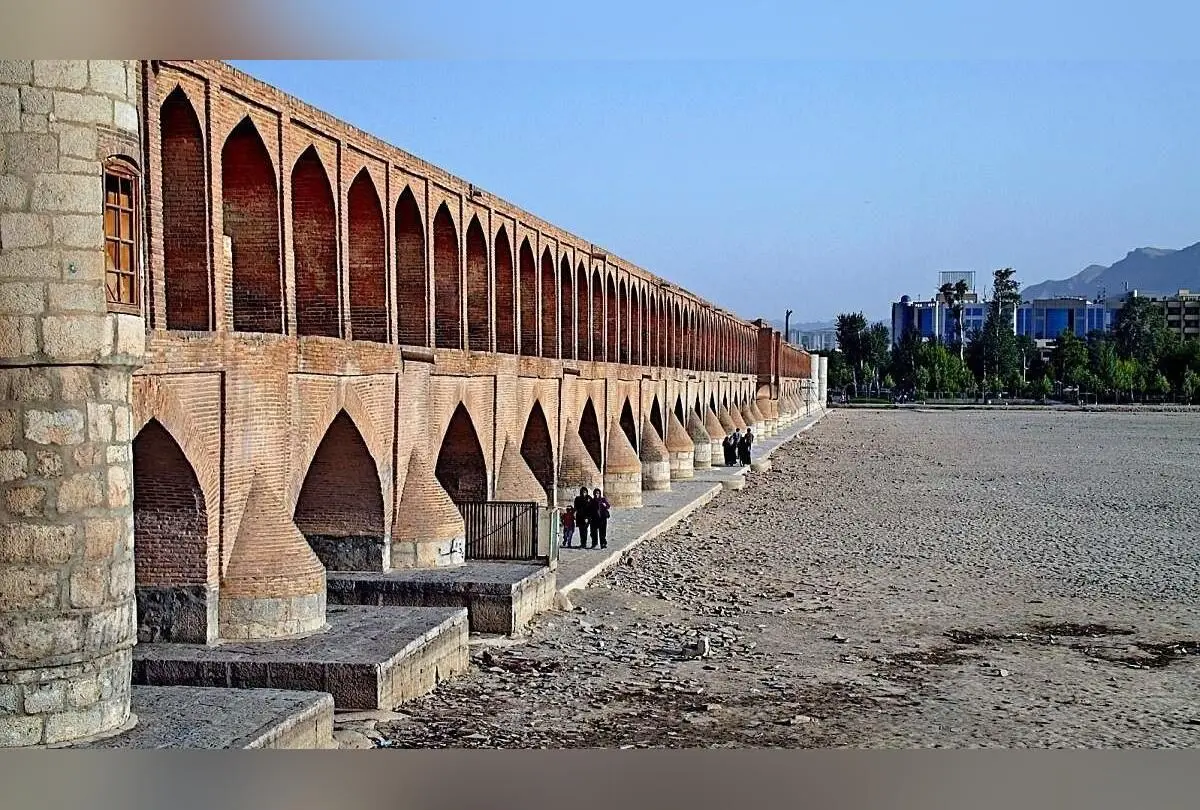 واکنش تند ستاره‌های پاپ به برگزاری کنسرت در کنار زاینده‌رود: حمایت از محیط‌زیست و فرهنگ