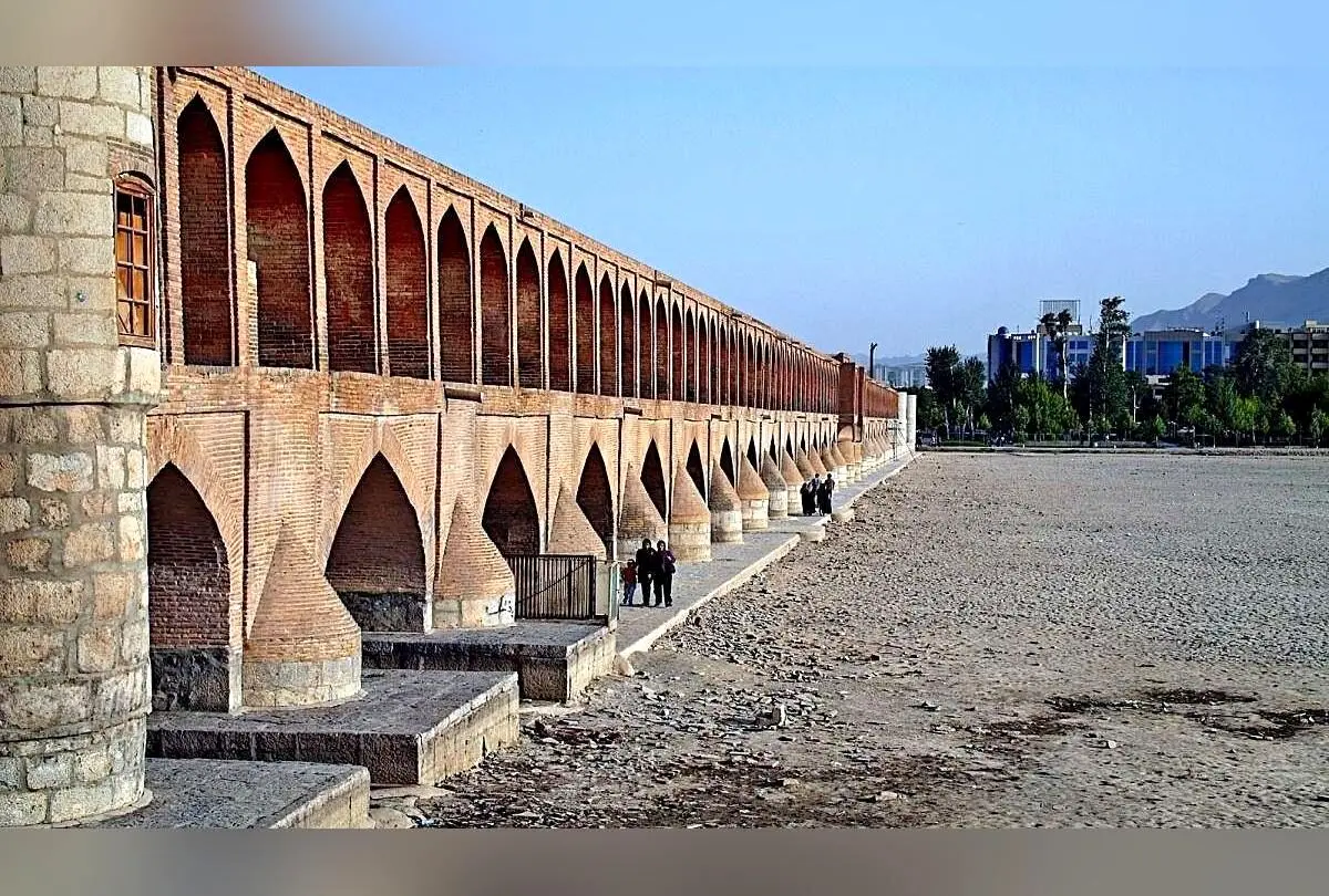 واکنش تند ستاره‌های پاپ به برگزاری کنسرت در کنار زاینده‌رود: حمایت از محیط‌زیست و فرهنگ