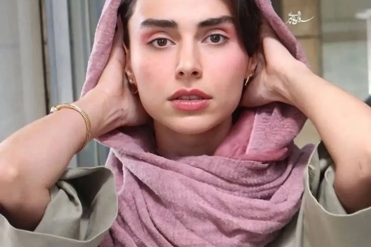 لاله مرزبان در ترافیک و سلفی‌های خاص با پز گوشواره‌های منحصر به فرد!