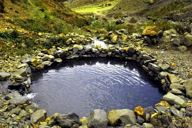 تعبیر خواب آب چشمه: از نگاه سنتی تا روان‌شناسی مدرن در ۷ روایت