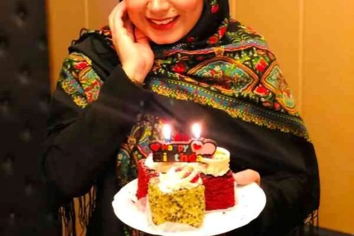 تصاویر متفاوت و جذاب کیک‌های تولد مجریان آبان‌ماهی؛ از کیک 3 بعدی و لاکچری احسان علیخانی تا کیک اناری مژده لواسانی