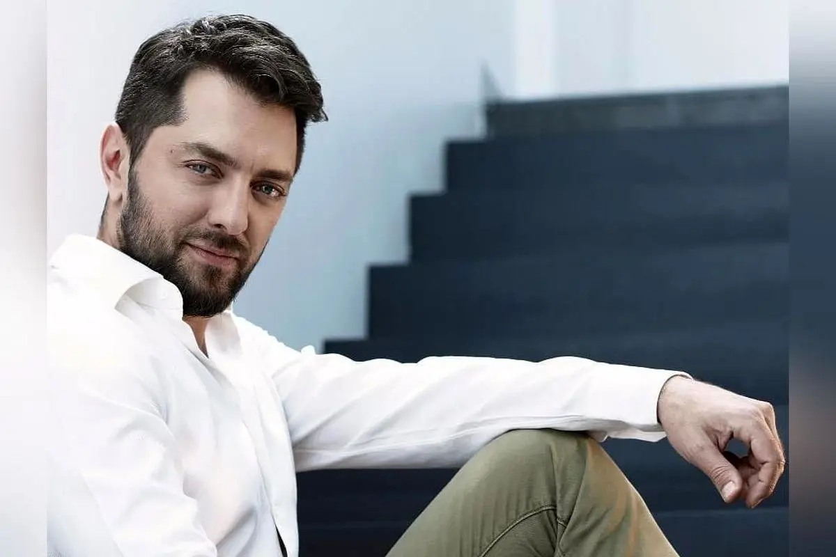 خوش‌سلیقگی بی‌نظیر بهرام رادان و همسرش در چیدمان سفره یلدا؛ لوکس و خیره‌کننده