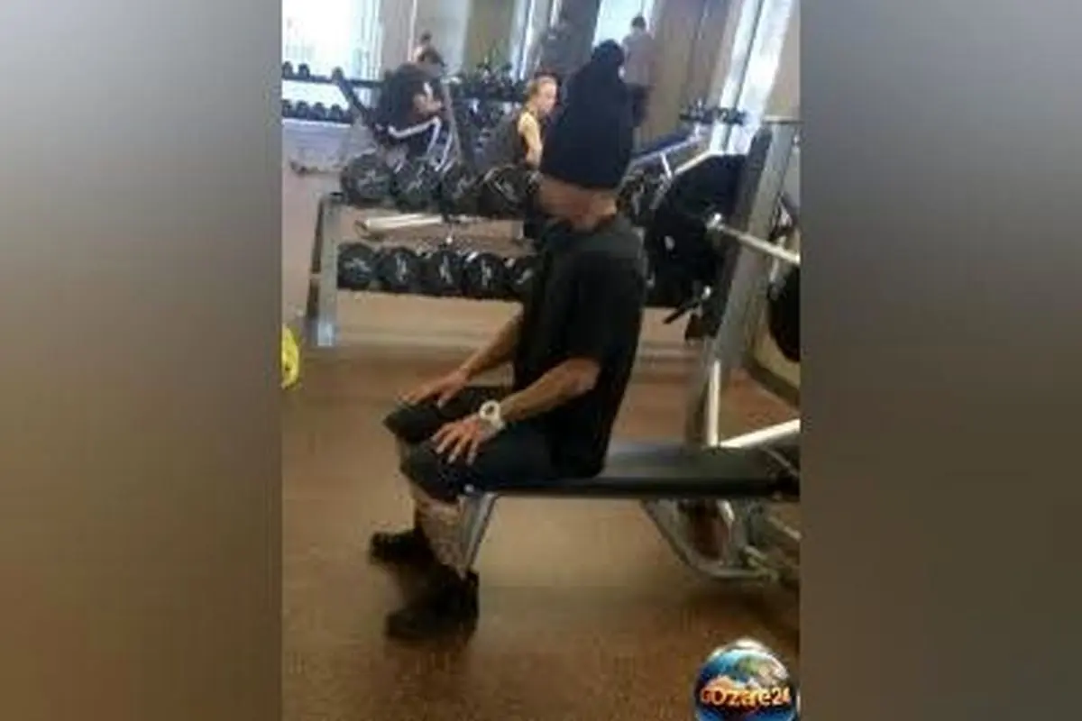 خلاقیت ایرانی در حفظ نظم باشگاه ورزشی؛ تابلوی کنایه‌آمیز که ورزشکاران را خنده‌دار و منظم کرد