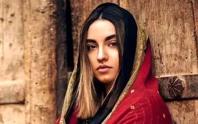 تصویر جدید نیکی نصیریان بازیگر خردسال سریال بزنگاه؛ چهره‌ای متفاوت و دلنشین