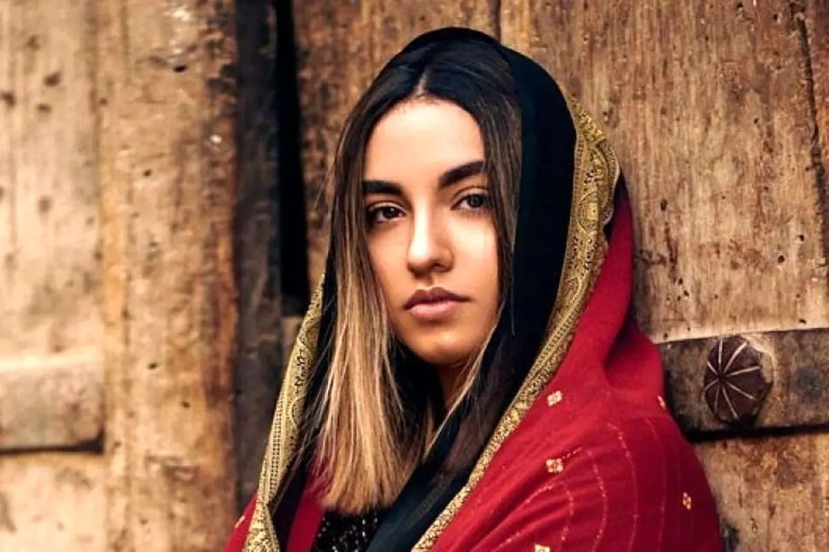 تصویر جدید نیکی نصیریان بازیگر خردسال سریال بزنگاه؛ چهره‌ای متفاوت و دلنشین