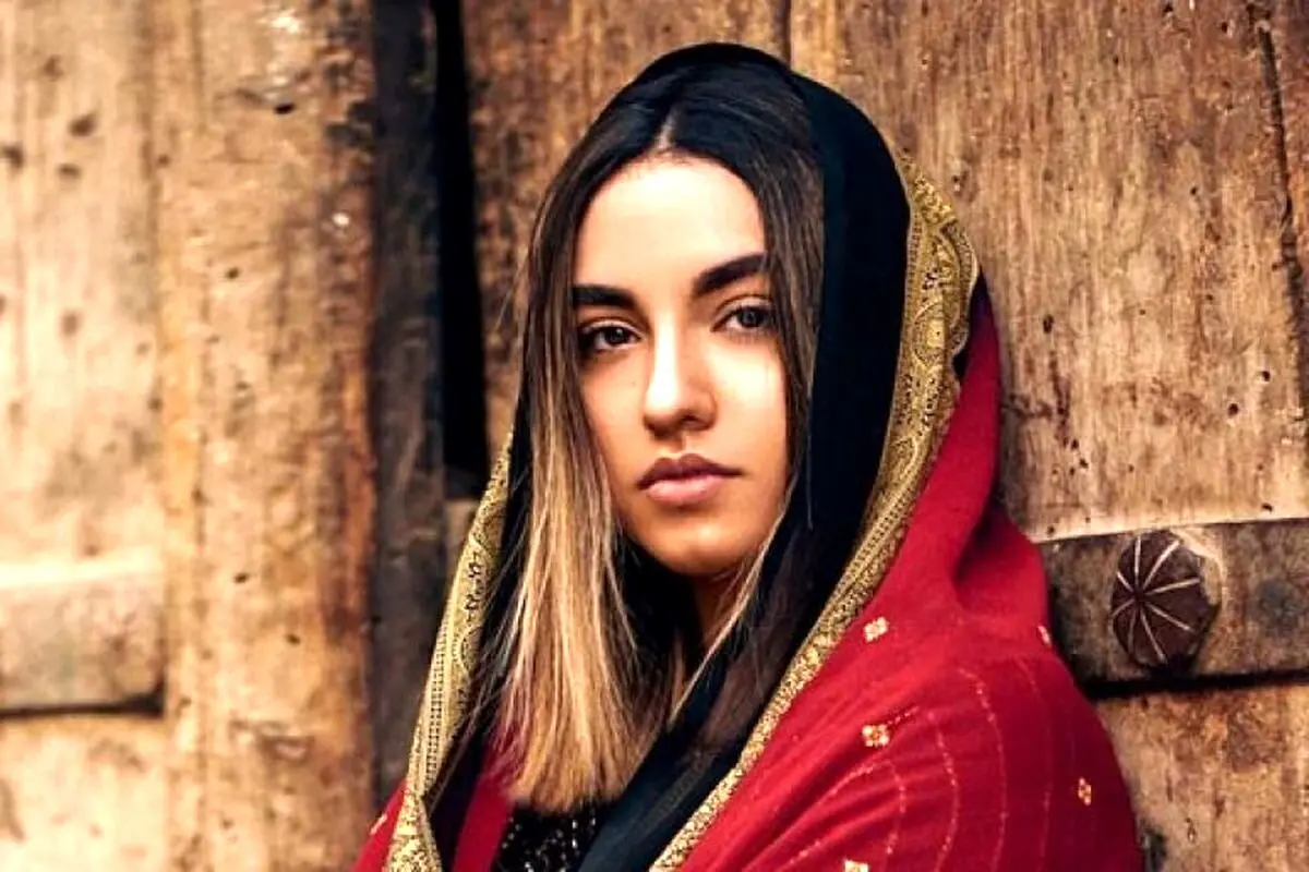 تصویر جدید نیکی نصیریان بازیگر خردسال سریال بزنگاه؛ چهره‌ای متفاوت و دلنشین
