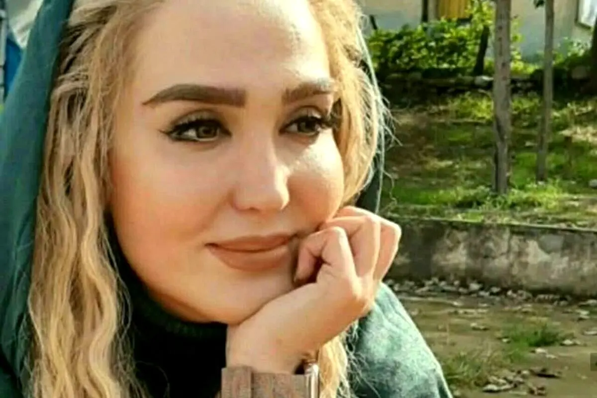 یادی از زنده‌یاد زهره فکورصبور با استایل مونوکروم مشکی در مرکز خرید