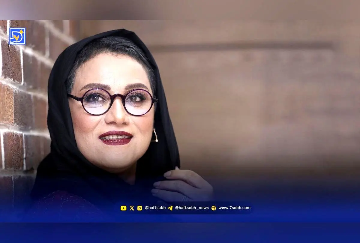 تصاویر جدید از پشت صحنه نمایش «بازی‌های شبانه» و چهره متفاوت شبنم مقدمی در حال اجرای نقش