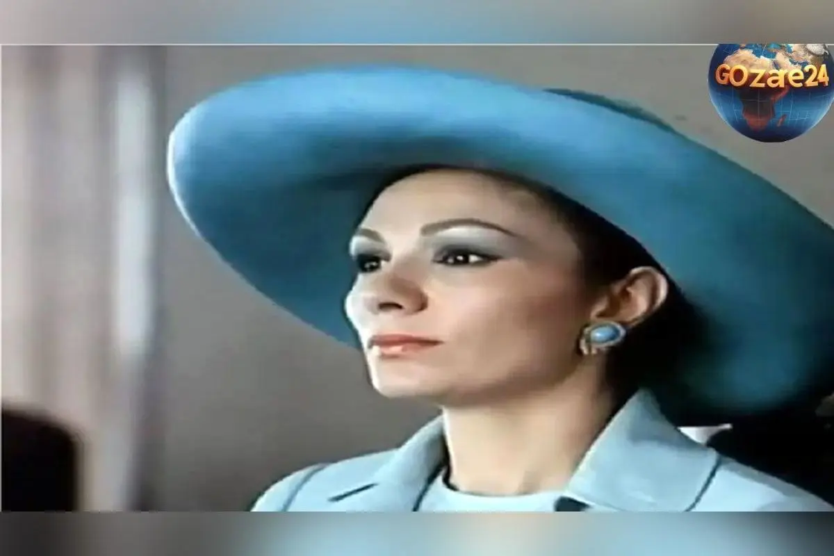 عکس نادر و نوستالژیک فرح پهلوی در سال ۱۳۳۹ با لباس سیندرلایی آبی