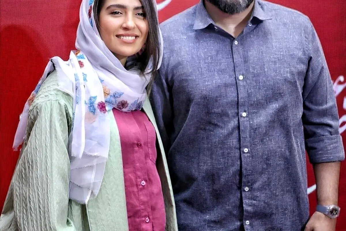 تصویر جدید مونا کرمی در سفر به کویر با استایل خنک و کژوال | بیوگرافی و موفقیت‌های بازیگر محبوب