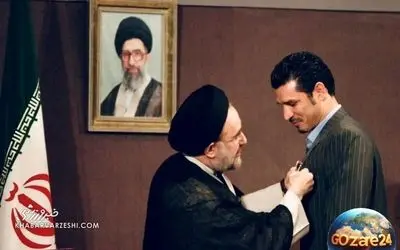 نوستالژی دهه هشتاد: خلاقیت جالب خاتمی در امضای توپ فوتبال روی شانه‌های علی دایی + تصاویر خاطره‌انگیز