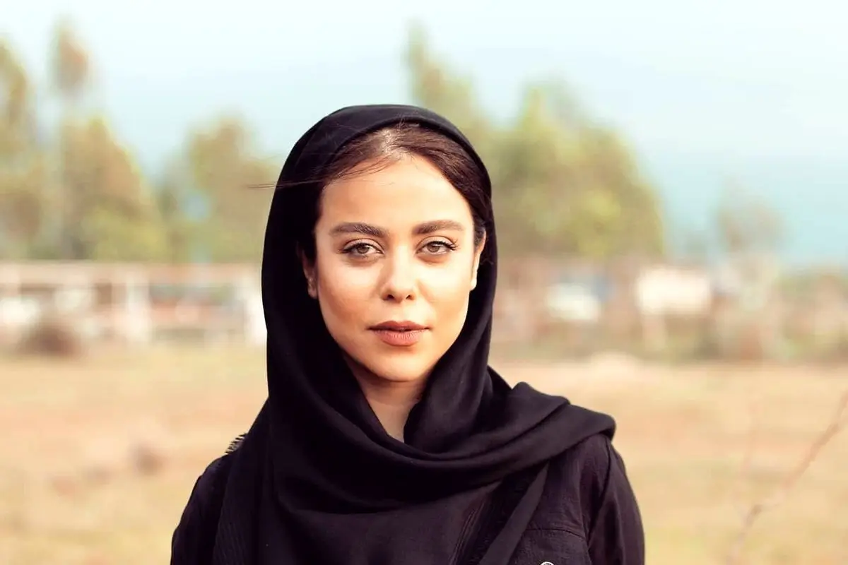 الهام اخوان با استایل جدید موهای فرفری، غوغا در دنیای بازیگری به راه انداخت!