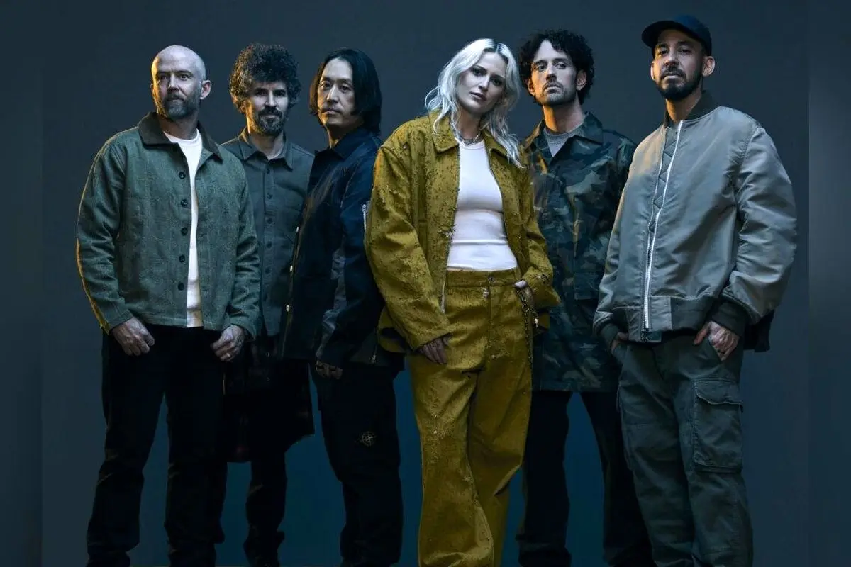 لینکین پارک در سفر به یزد و ثبت عکسی باستانی در بادگیرهای تاریخی شهر