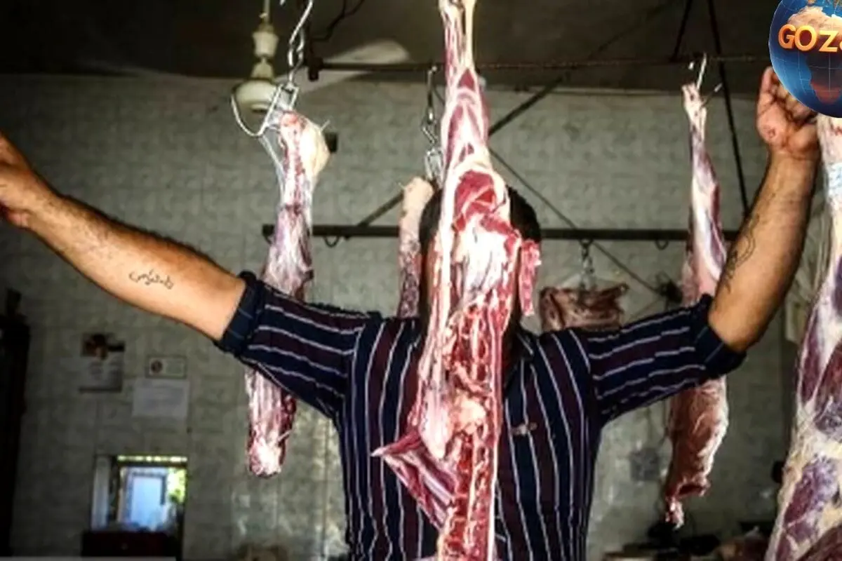 قصاب خلاق اهوازی با هنر روی گوشت‌های تازه، جذب مشتری و ساخت تجربه‌ای تماشایی
