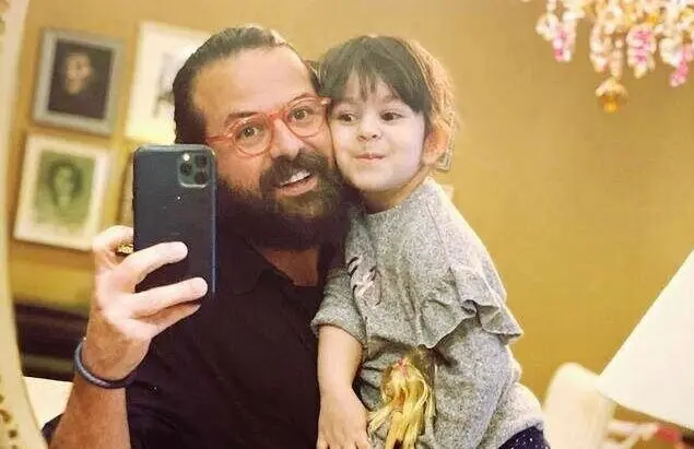 واکنش هومن سیدی به جنایات اسرائیل: ایران همچنان ققنوس از خاکستر برمی‌خیزد و مقاوم است