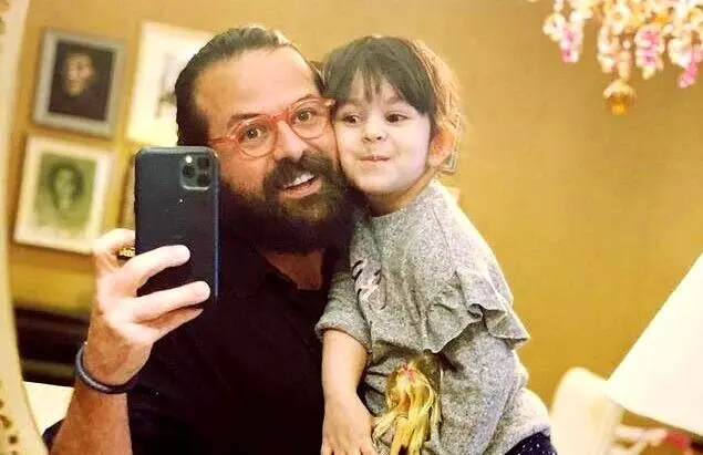 واکنش هومن سیدی به جنایات اسرائیل: ایران همچنان ققنوس از خاکستر برمی‌خیزد و مقاوم است