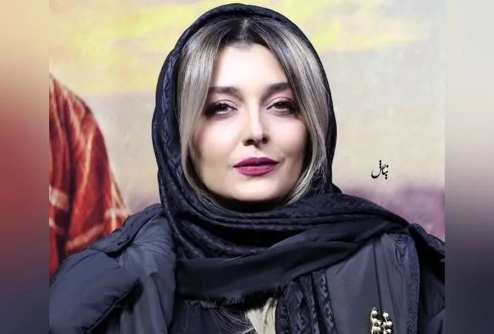 میز پذیرایی لاکچری و لوکس تولد ساره بیات با ظروف سیلور و تزیینات گل‌دار