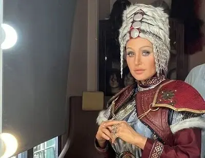 گریم سنگین الناز شاکر دوست در نمایش نبرد رستم و سهراب