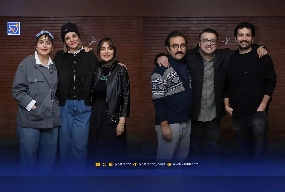 نمایش «باران اسیدی» با بازی سپند امیرسلیمانی و مونا کرمی در تئاتر، روایت واقعی از تنش‌ها و اعتراف‌های دوستان در محاصره باران اسیدی