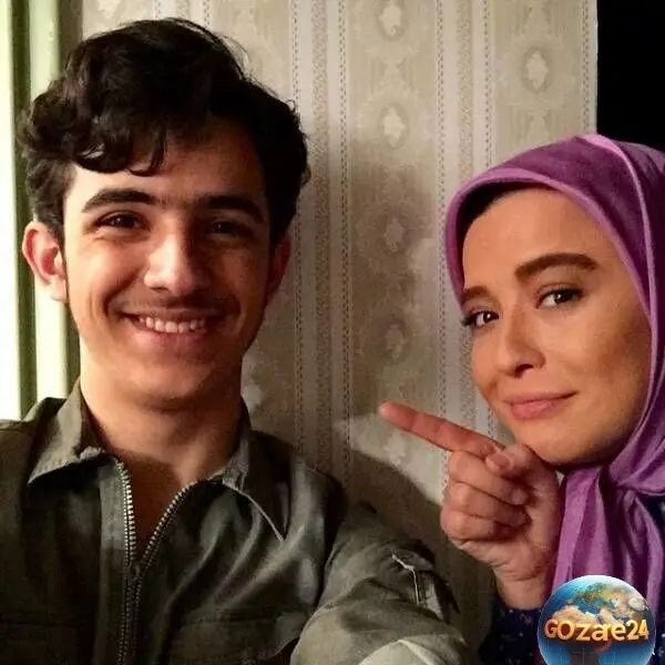علی شادمان و مهراوه شریفی نیا در کنار طرفدارانشان در پارکینگ؛ لحظاتی ساده و خاکی پس از پخش سریال کیمیا