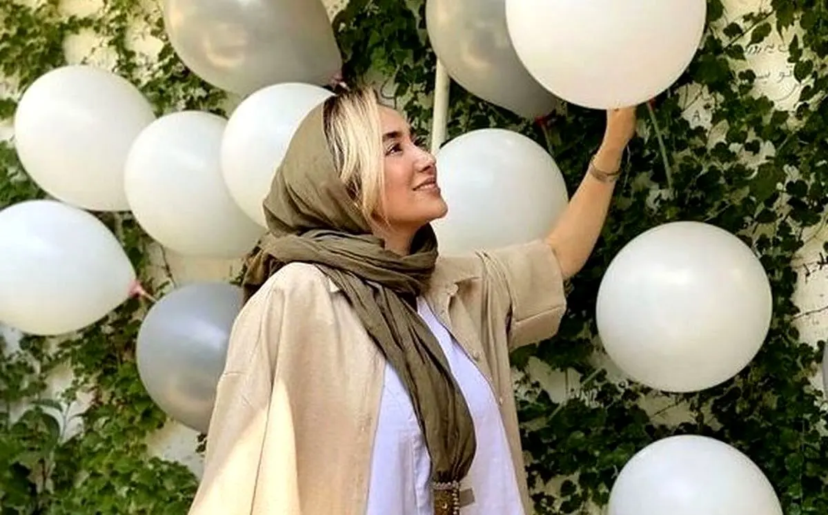 تصویر نادر بهاره افشاری در دیدار با رهبر انقلاب در سال ۱۳۸۹؛ سفر در زمان به دنیای هنرمندان