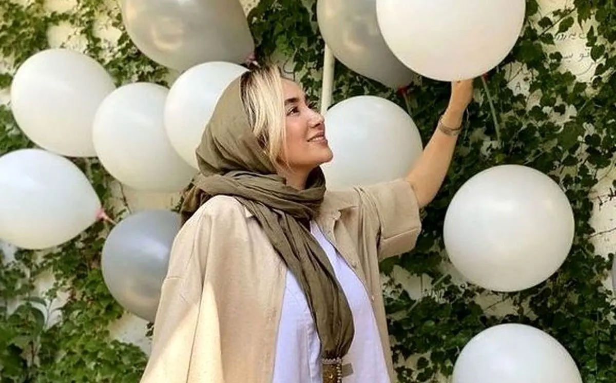 تصویر نادر بهاره افشاری در دیدار با رهبر انقلاب در سال ۱۳۸۹؛ سفر در زمان به دنیای هنرمندان