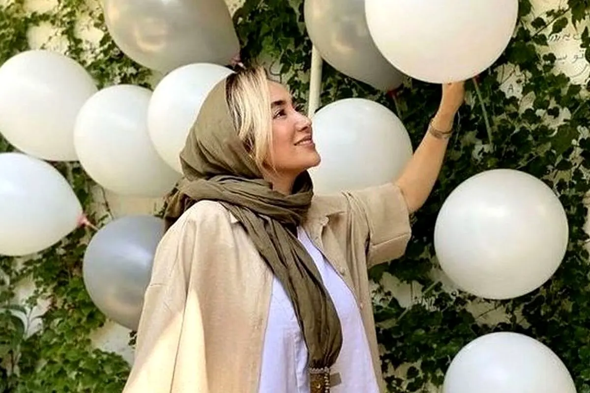تصویر نادر بهاره افشاری در دیدار با رهبر انقلاب در سال ۱۳۸۹؛ سفر در زمان به دنیای هنرمندان