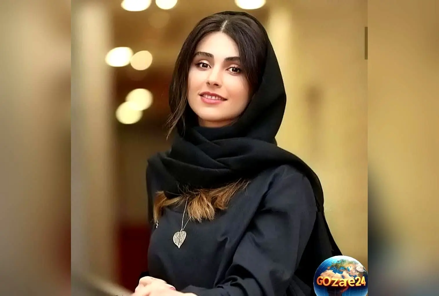 عکاسی خلاقانه لاله مرزبان مقابل برج ایفل با استایل باوقار و حجاب زیبا