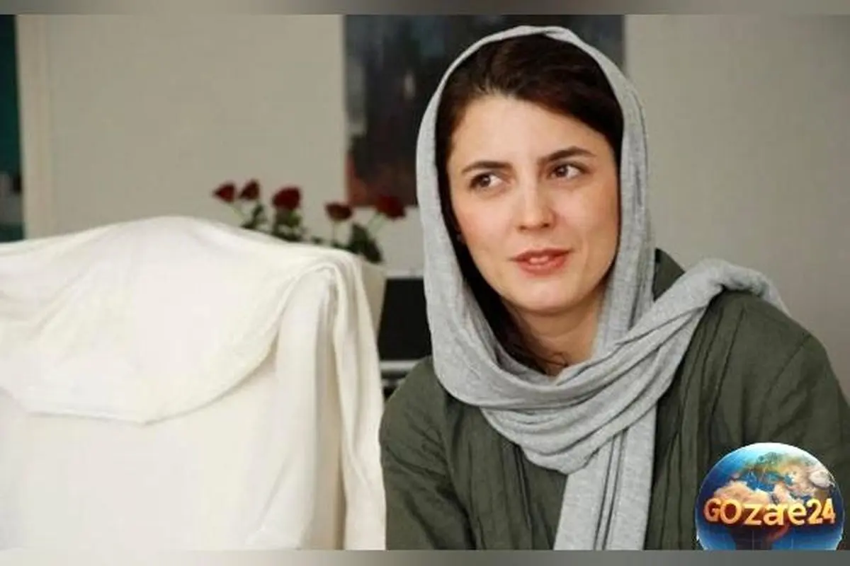 کشف دکوراسیون لوکس و مینیمال خانه لیلا حاتمی با کتابخانه بزرگ، آباژور رومیزی و مبلمان سفید