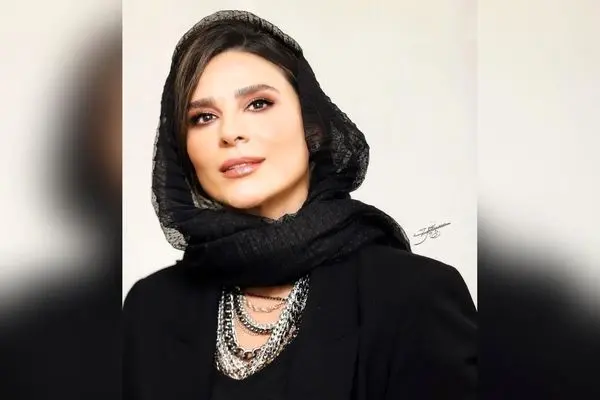 عکس جدید و شیک سحر دولتشاهی مقابل ساختمان جذاب | تصاویر تازه و دیدنی از این بازیگر محبوب