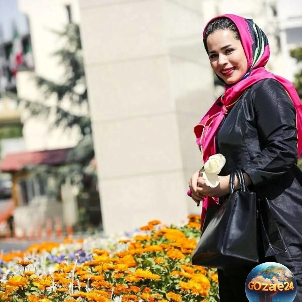 ملیکا شریفی نیا با لیوان خاص و نوشته‌ای منحصربه‌فرد در حیاط سرسبز + عکس