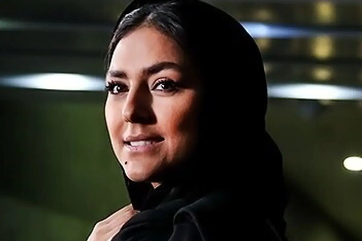 مدل مانتو گلدوزی شده هدی زین‌العابدین با طرح‌های اصیل ایرانی؛ هنر و استایل در یک نگاه