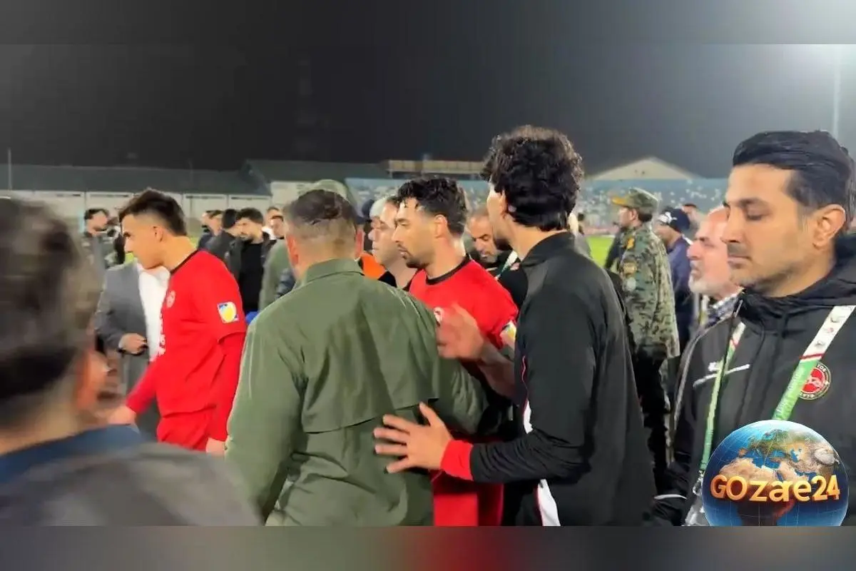 درگیری جنجالی شجاع خلیل‌زاده با جایگاه ویژه تراکتور در جریان مسابقه و توقف بازی