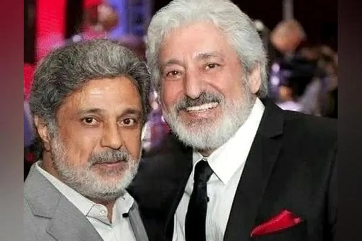 عکس مشترک ابی و داریوش با دکوراسیون نمادین و درخشان؛ نماد رفاقت و اصالت موسیقی ایرانی