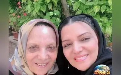 تصویر میز عزای مادر الهام پاوه‌نژاد با گل‌آرایی و شمع‌آرایی شاعرانه؛ یادبودی دل‌نشین در فضای مجازی
