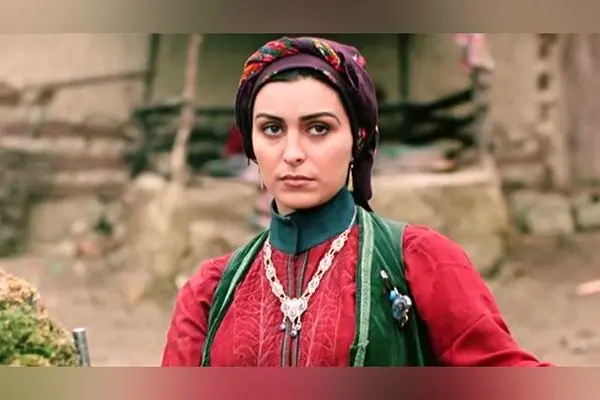 خانه ویلایی دیدنی ماه‌چهره خلیلی در سریال «گذر از رنج‌ها» و دلتنگی پس از درگذشت بازیگر