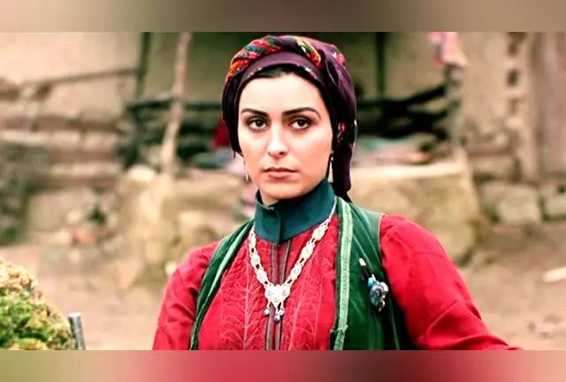 خانه ویلایی دیدنی ماه‌چهره خلیلی در سریال «گذر از رنج‌ها» و دلتنگی پس از درگذشت بازیگر