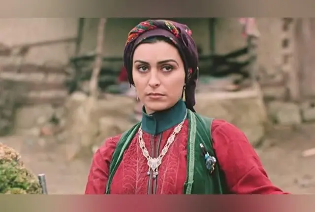 خانه ویلایی دیدنی ماه‌چهره خلیلی در سریال «گذر از رنج‌ها» و دلتنگی پس از درگذشت بازیگر