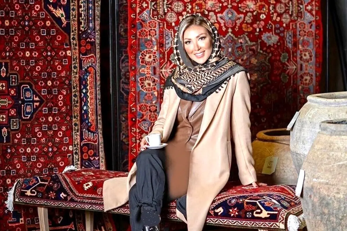 استایل پاییزی خاص مینا مختاری؛ هارمونی رنگ‌های ترند چری در لباس‌های مدرن