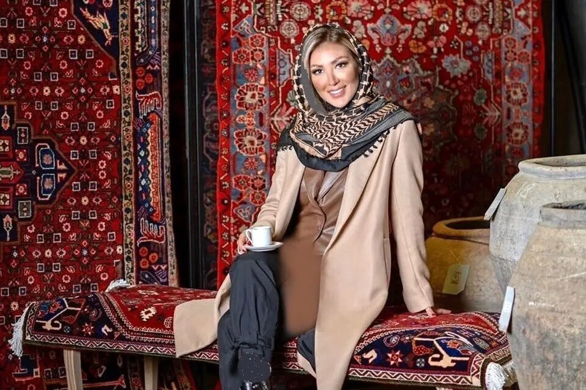استایل پاییزی خاص مینا مختاری؛ هارمونی رنگهای ترند چری در لباسهای مدرن