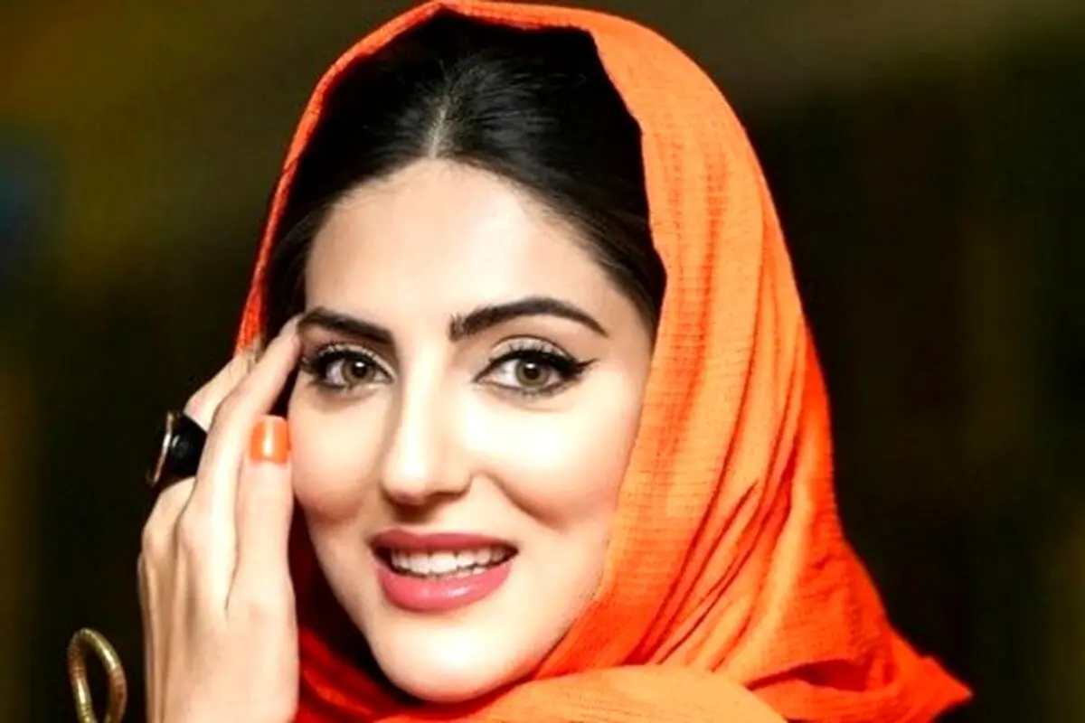 هلیا امامی با ماشین لوکس و گران‌قیمت در کنار خودرو جدید خود رونمایی کرد