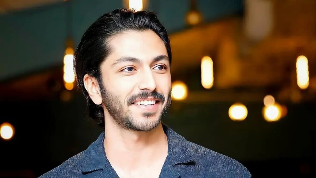 ماشین‌های لوکس و هوشمند کیسان دیباج، نیمای «گردن‌زنی» و رفیق فاب دارا حیایی؛ نگاهی به خودروهای لاکچری و تصاویر جذابشان
