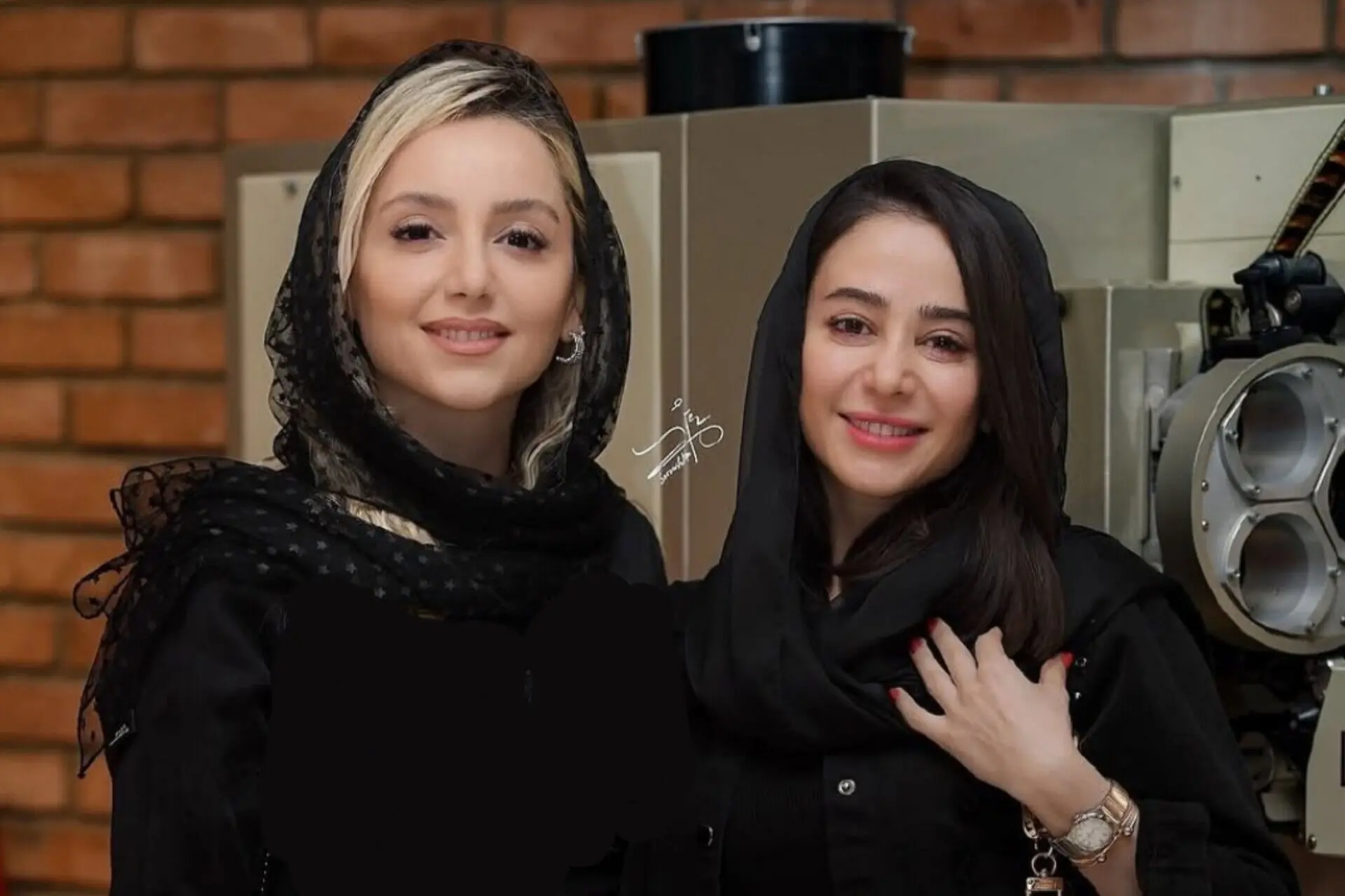 الناز حبیبی و نازنین بیاتی با لباس مشکی در یک قاب؛ هماهنگی استایل این دو چهره خبرساز شد.
